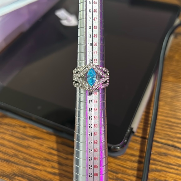 #41 Vintage Aquamarine & Cubic Zirconia Ring, Set in 925 Silver SZ 7 - Picture 9 of 10